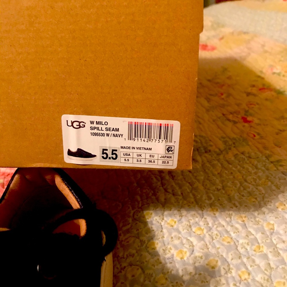 Ugg’s w milo navy sneakers